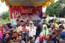 Edy bawakan dua lagu hibur tim pemenangan