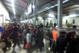Kedatangan-Keberangkatan Tiga KA Jarak Jauh di Jember Masih Alami Keterlambatan