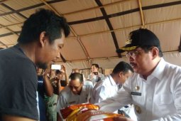 Yusriansyah serahkan bantuan korban kebakaran Batu Kajang