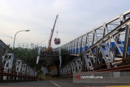 Kepala Truk Terangkat Dari Bengawan Solo di Jembatan Widang (Video)