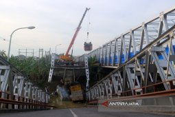 Evakuasi Truk di Widang