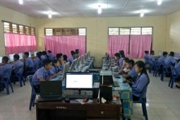 Bupati dan Wabup Samosir tinjau UNBK