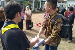 Farel berikan bantuan pakaian sekolah kepada penghuni Lapas Curup