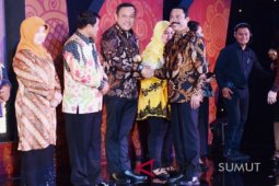 Bupati Remigo kembali raih penghargaan Sindo Government Award