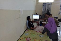 Siswa SMK As-Salafi Jember Kerjakan UNBK dengan Tangan Diinfus