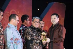 Gubermur Jabar dapat penghargaan Adi Paripurna Bhakti