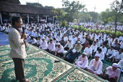 Ratusan Guru Surabaya Berdoa Bersama Kelancaran UNBK SMP