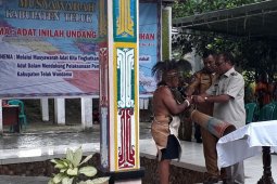 "Para-para Adat" Tuntaskan Masalah Hak Ulayat Teluk Wondama