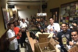 BPBD Bagikan 1.000 Bungkus Nasi Terdampak Banjir