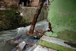 Satu rumah jebol akibat banjir Citepus Bandung