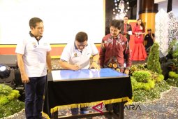 Polda Beri Penghargaan Kepada Pemkab Tanah Laut