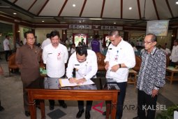 Tandatangani Kesepakatan