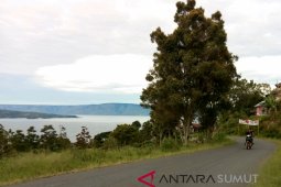Jalan pendukung wisata Danau Toba perlu perbaikan