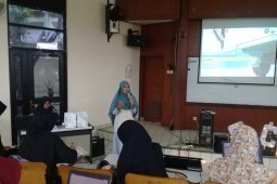 Mahasiswa FMIPA IPB gelar G -- Creativity School