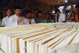 Gus Ipul Kunjungi Pengrajin Brem