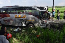 Tiga Bus Terlibat Kecelakaan di Ngawi (Video)