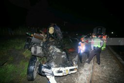 PT KAI Evakuasi Lokomotif KA Sancaka yang Terguling