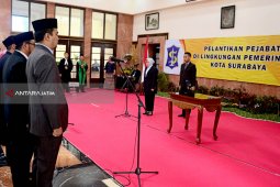 Risma Mutasi-Rotasi 67 Pejabat Pemkot Surabaya