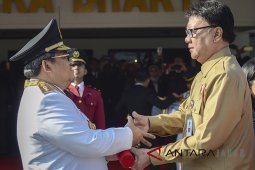 Aher dapat penghargaan tertinggi IPDN.