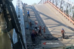 Pakde Karwo Minta H-15 Lebaran Jembatan Widang Bisa Digunakan
