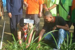 Pejabat dan Pelajar Ponorogo Peringati Hari Bumi