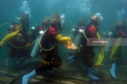 Tari Gandrung Bawah Laut