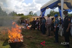 Bea Cukai musnahkan barang selundupan Rp450 juta