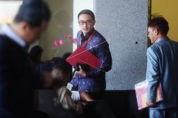 KPK perpanjang penahanan Zumi Zola