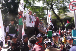Aher  kampanyekan Asyik sekuat tenaga