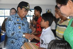 Pemkab Deliserdang bagikan 300 akte kelahiran gratis