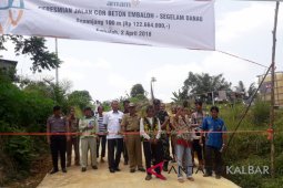 ANTAM bangun jalan beton penghubung dusun