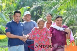 Wabup Simalungun bantu warga tidak mampu