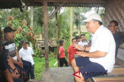 Sistem keroyokan, Pemkab Jembrana beri bantuan bedah rumah