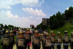 Seribu polisi Bekasi kawal peringatan "Hari Buruh"