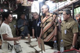 Disperindagkop: harga bahan kebutuhan pokok masih terkendali