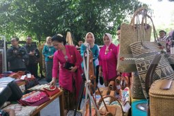 Iriana Jokowi Kartinian di Istana Bogor (Video)