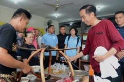 Jokowi Jogging, Sarapan Soto dan nge-Vlog di Solo