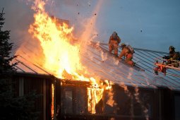 Dua ruko terbakar di Semitau