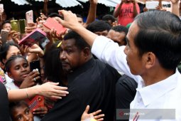 President Calls on Students to Avoid Drugs to Develop Nation