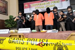 Polda Jambi gagalkan pengiriman tiga kilogram sabu