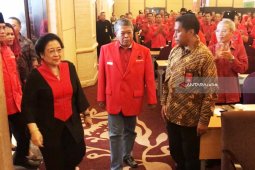 Megawati Instruksikan Kader PDIP Jatim Tak Tinggalkan Daerah (Video)
