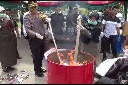 Kejari Jambi musnahkan narkoba dan senpi