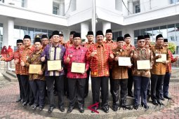 Gubsu serahkan penghargaan untuk enam daerah