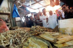Tingkatkan Daya Saing, Khofifah Akan Benahi Infrastruktur Pasar Tradisional (Video)