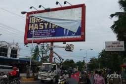 Bawaslu bersihkan APK di jalan protokol Meulaboh