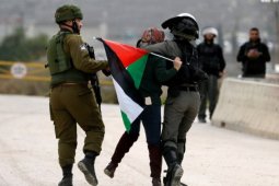 Perempuan Palestina di garis depan protes anti-Israel