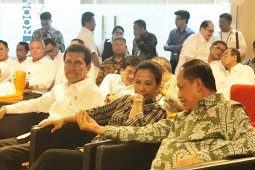 Menteri Rini Cerewet agar BUMN Perbaiki Layanan