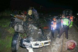 Masinis KA Sancaka tewas di lokasi kecelakaan