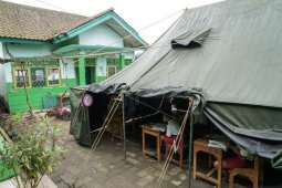 Ujian di tenda darurat