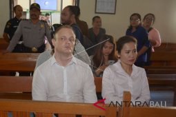 Hakim vonis warga Australia 15 bulan rehabilitasi